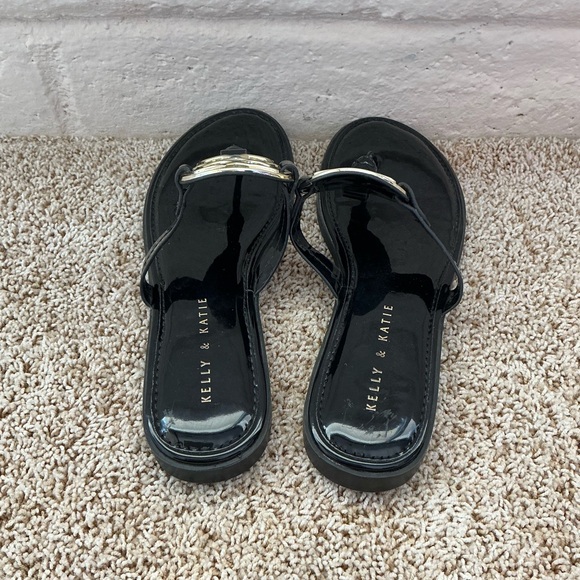 Kelly & Katie Black Sandals with Cream Accents - Picture 3 of 6